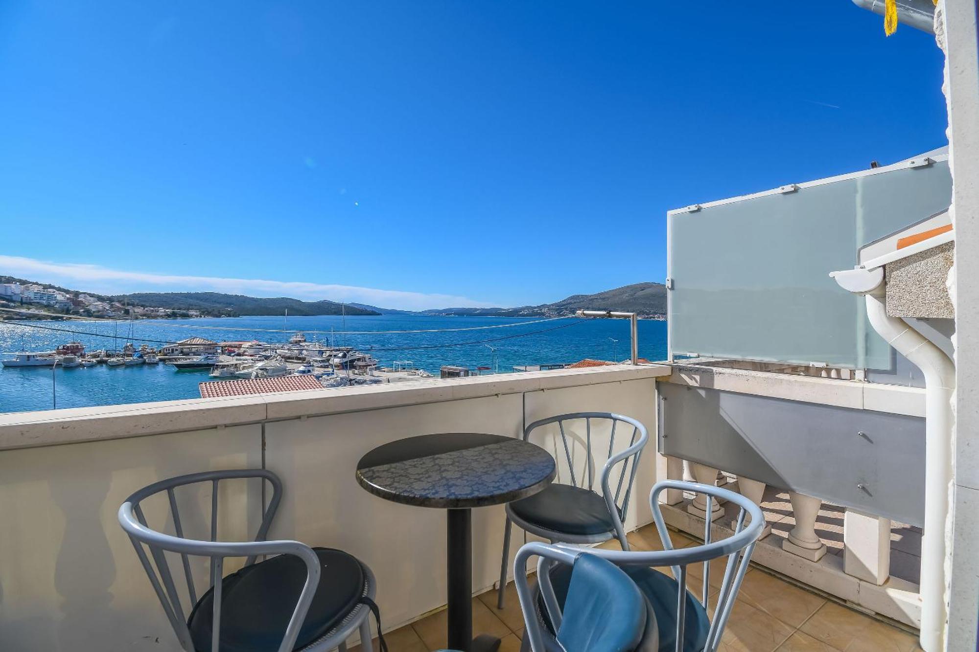Apartments Anna Trogir Exterior foto